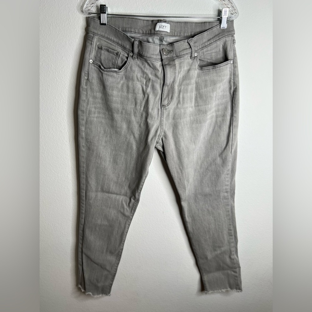 LOFT Outlet Women's Size 14 High Rise Modern Skinny Stretch Gray raw hem Jeans